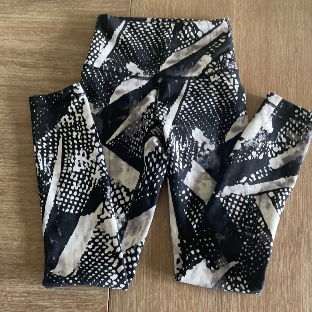 Lululemon Wunder Under leggings